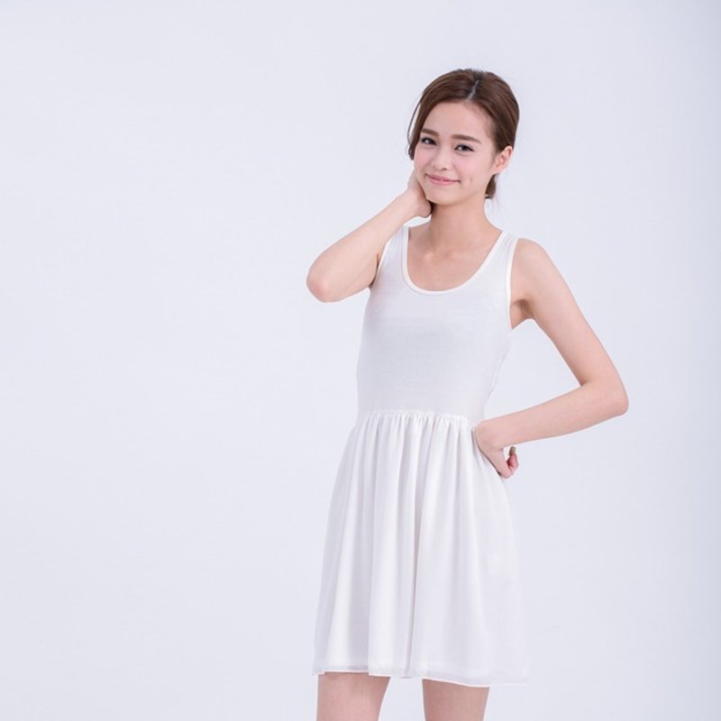 Xandy 腰剪接赛车背洋装 / 白色 - 女装背心 - 棉．麻 白色