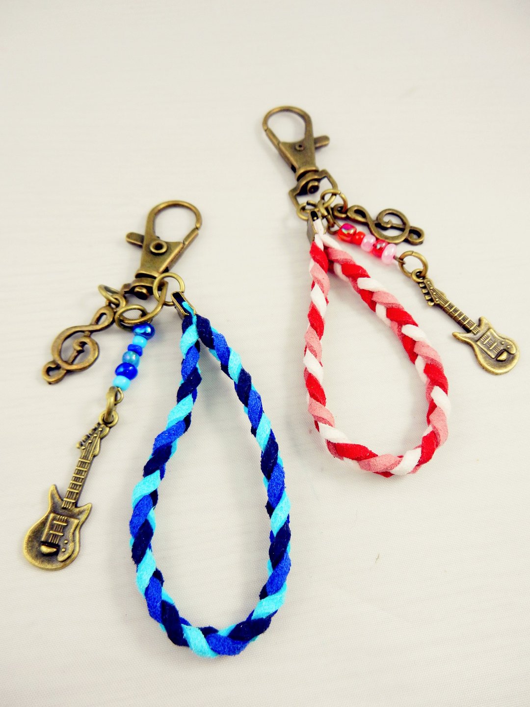 god leading手作-【质感1+1>2】两只电吉他  key chain  独特 复古 欢送 礼物 记忆 时光 对售 - 钥匙链/钥匙包 - 压克力 蓝色