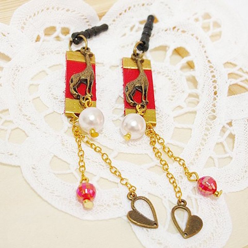 ◈卡萝妃◈ 限Pinkoi帐号"aureliefish"下单／红红 { 爱鹿 } 心印 耳机防尘塞 手工吊饰　*森林系/动物/长颈鹿/防尘塞* - 耳机 - 其他材质 红色