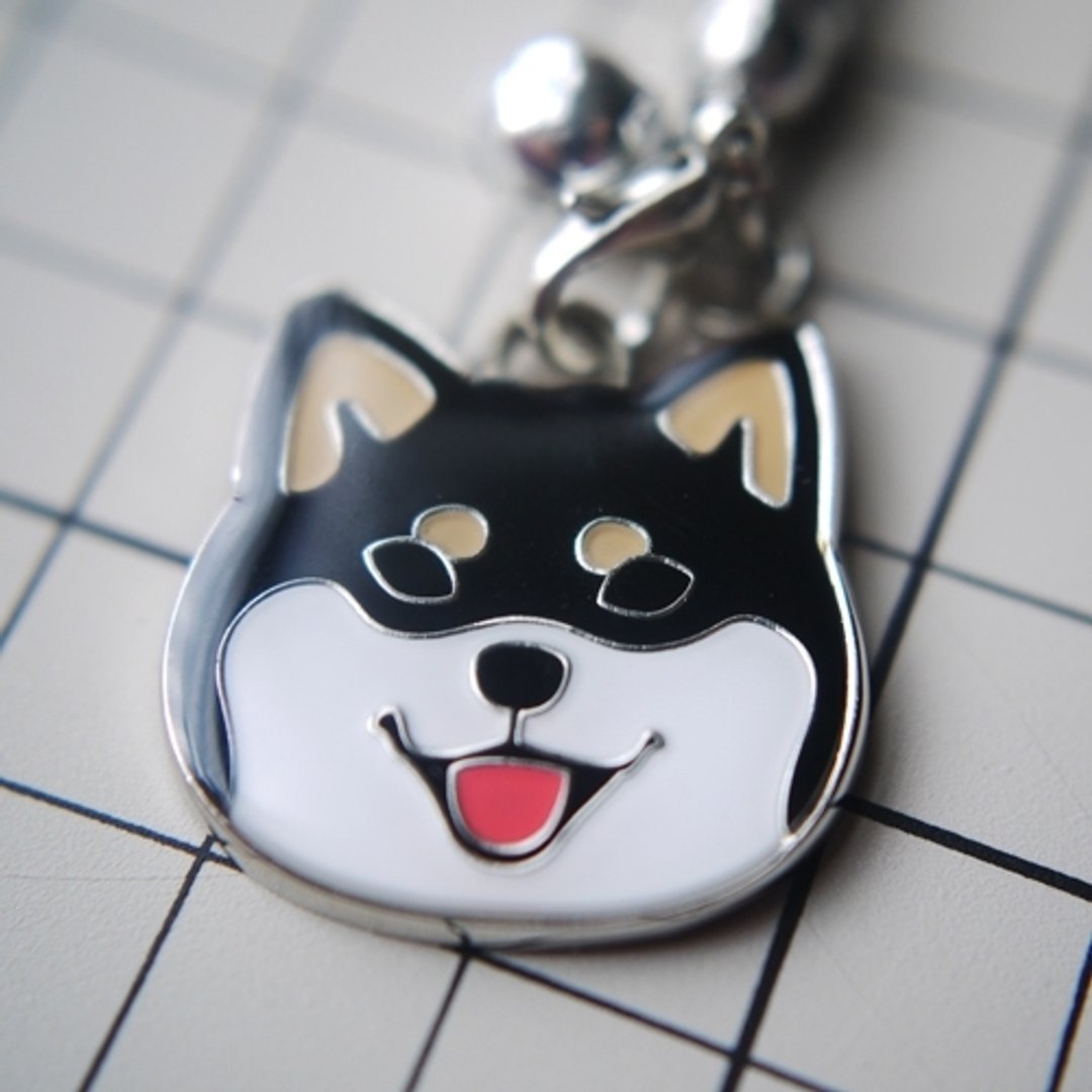 [仓屋]柴犬/黑柴 金属小挂件 2.5cm - 钥匙链/钥匙包 - 其他金属 黑色