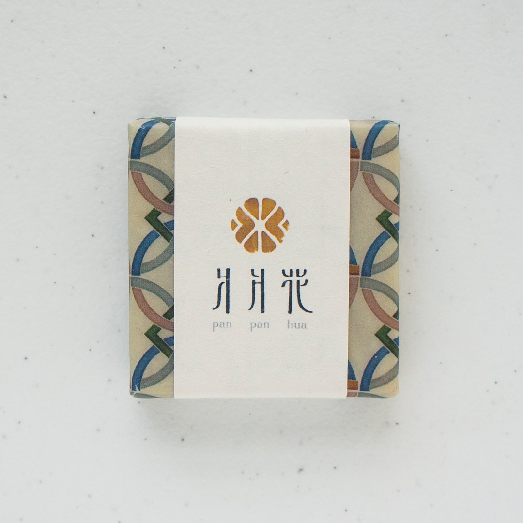 爿爿花 传统瓷砖图样手工皂-1/4系列（九连环马约利卡砖/艾草精油） - 香薰/精油/线香 - 植物．花 