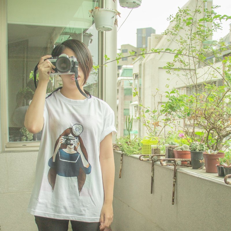 售完绝版 快门女孩 T恤上衣 - 女装 T 恤 - 棉．麻 多色