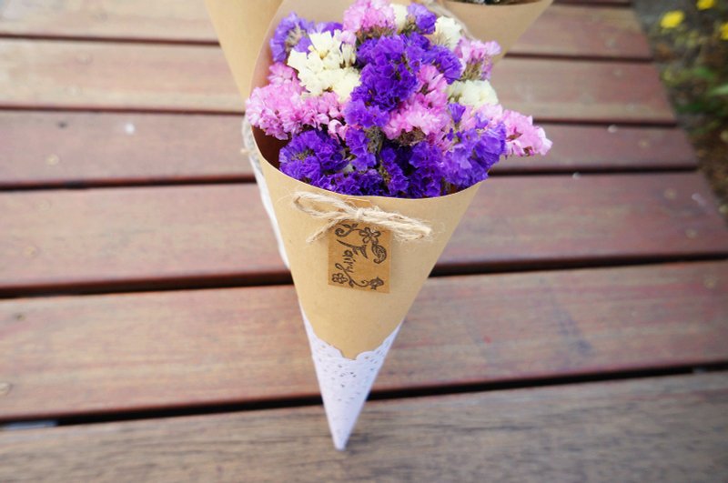 ‘麋花Amor Floral ’ 三色星辰花干燥甜筒花束 婚礼小物 拍照道具 情人节送礼 - 植栽/盆栽 - 植物．花 多色