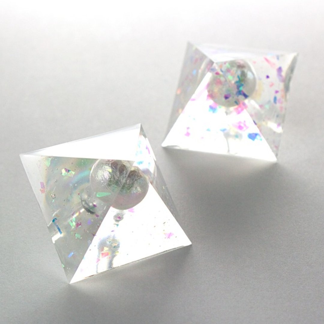 Pyramid earrings (diffuse) - 耳环/耳夹 - 其他材质 多色