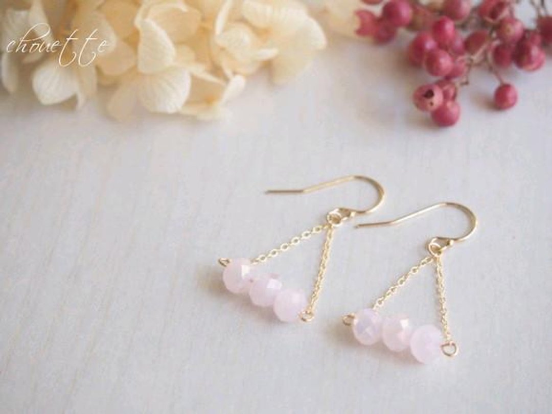 [14kgf] milky pink glass bead earrings - 耳环/耳夹 - 其他金属 