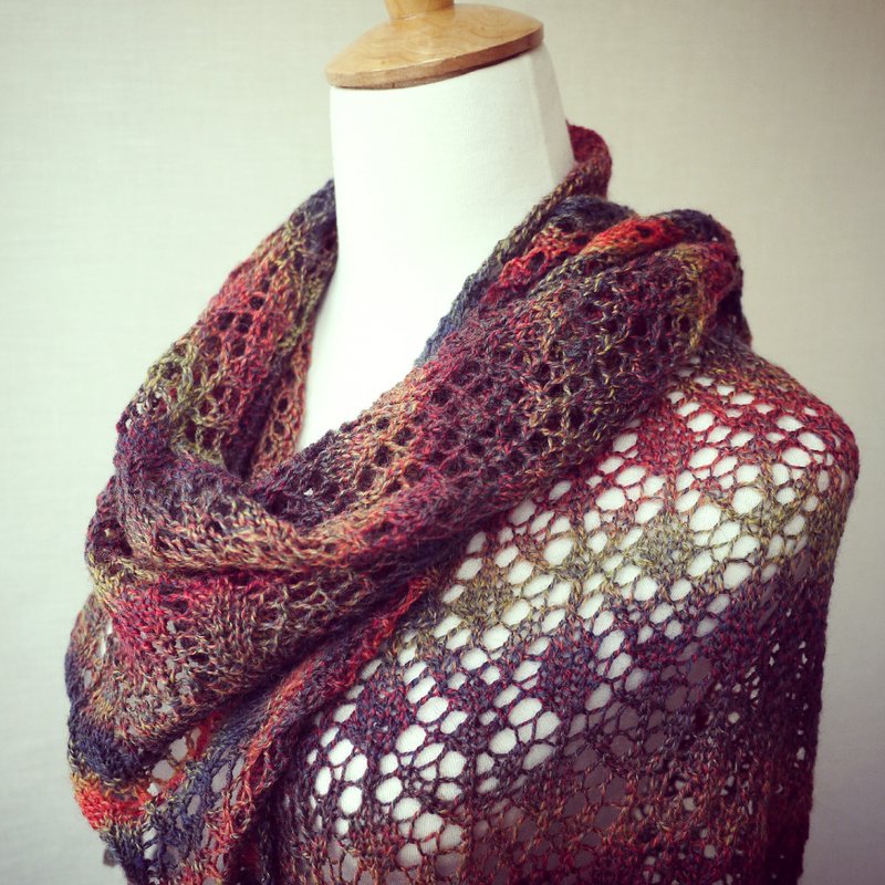 深秋漫步 手工编织蕾丝披肩/围巾 - 丝巾 - 其他材质 咖啡色