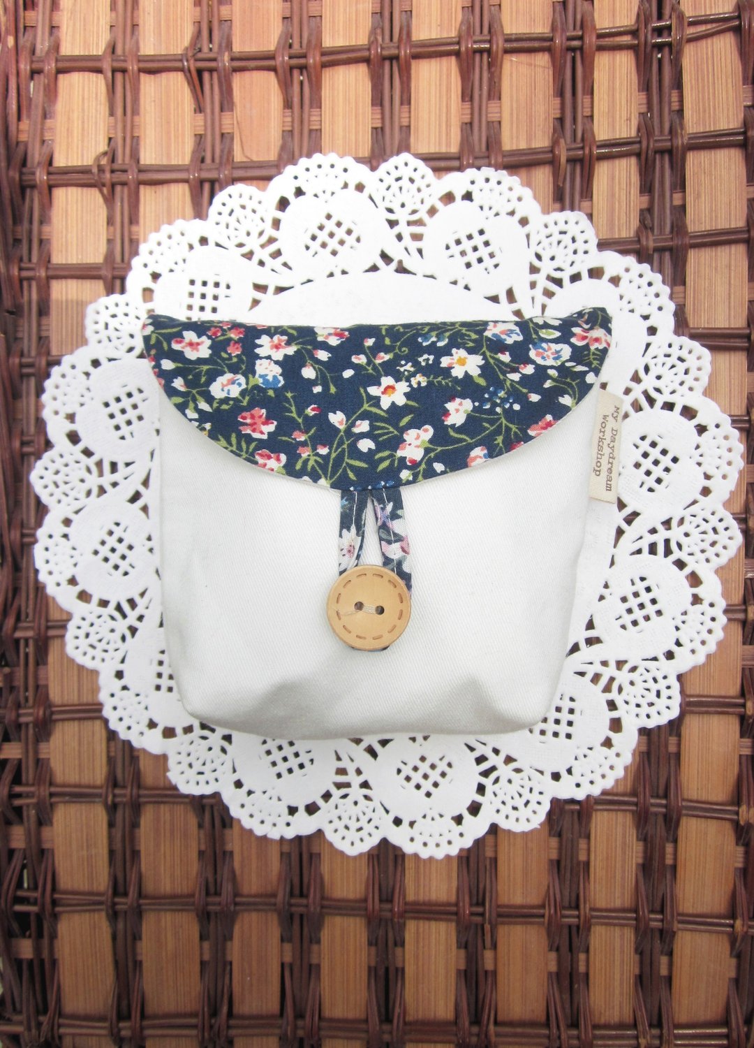 My Daydream Workshop 碎花卫生巾收纳包可爱M巾包卫生棉收纳袋 - 化妆包/杂物包 - 其他材质 多色