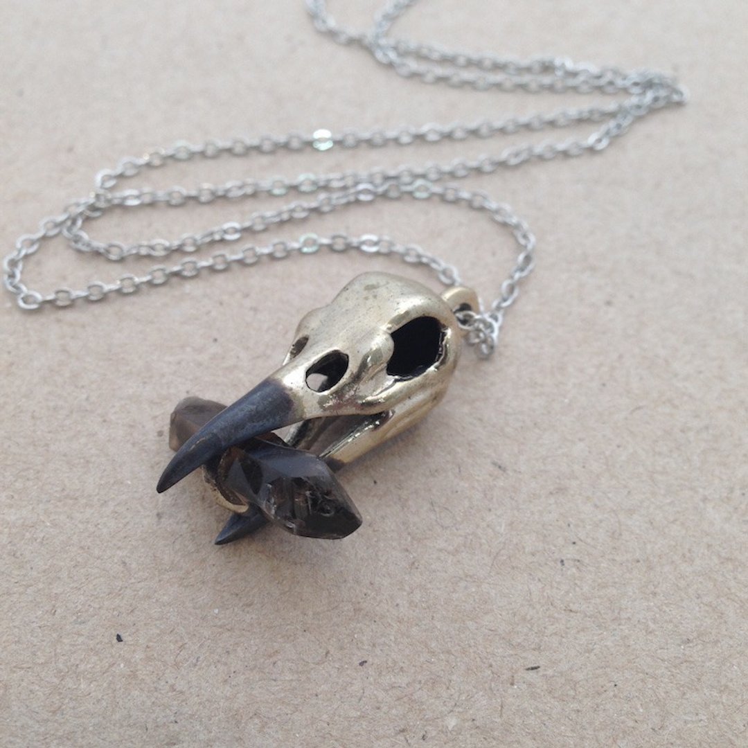 White bronze crow skull with smoky quartz stone and oxidized antique color - 项链 - 其他金属 