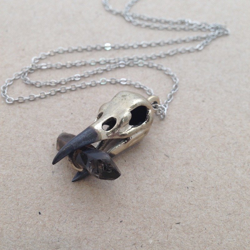 White bronze crow skull with smoky quartz stone and oxidized antique color - 项链 - 其他金属 