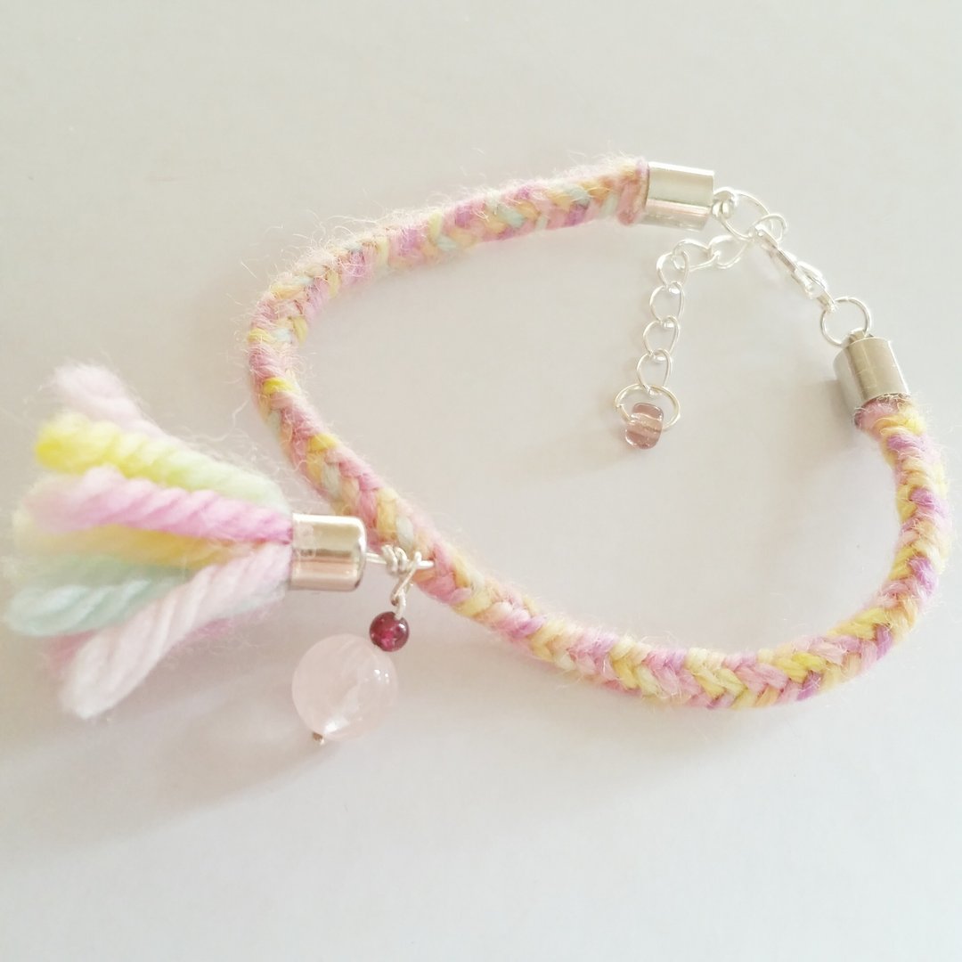 knit with love 小红碧茜珠.雕花粉晶， 毛线流苏 手织手链 - 手链/手环 - 羊毛 粉红色
