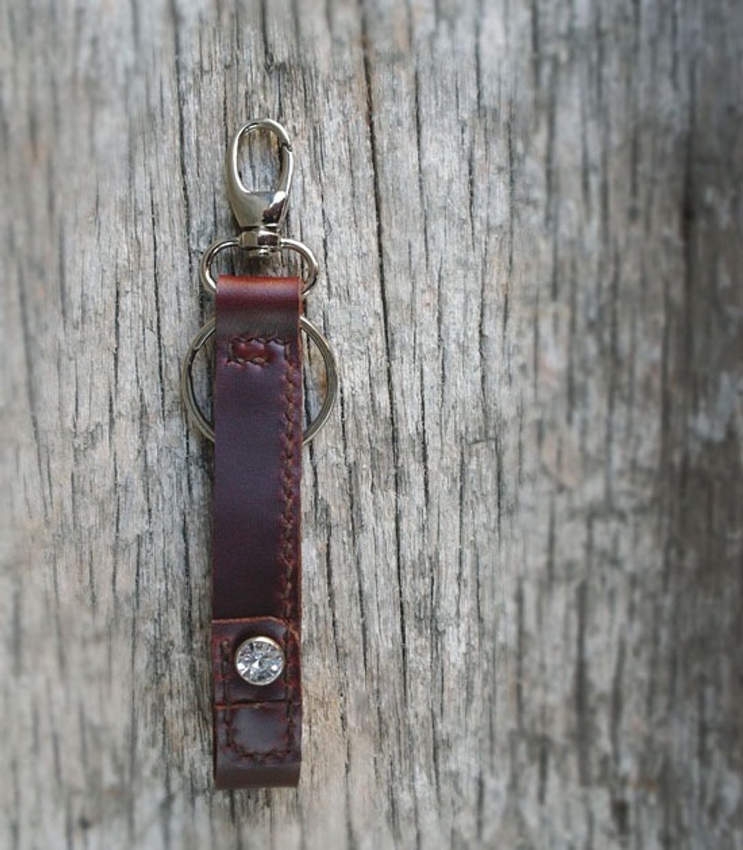 深咖啡 时尚水钻 钥匙圈  手工缝制 Key Chain 141031 - 钥匙链/钥匙包 - 真皮 咖啡色