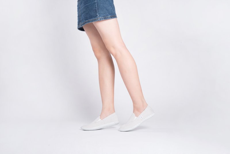 宝特瓶制休闲鞋  FYE乐福懒人鞋  浅灰色  女生款 - 女款休闲鞋 - 环保材料 灰色