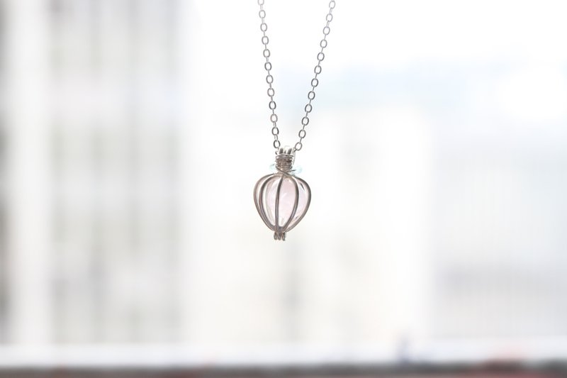 银色小夹子包天然粉晶雕花玫瑰及蓝色碧茜小珠 925银项链 - 项链 - 宝石 粉红色