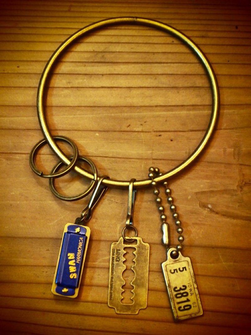 深夜回家我不怕钥匙圈 DAV款式 深夜回家我不怕钥匙圈 - 吊饰 - 其他材质 金色