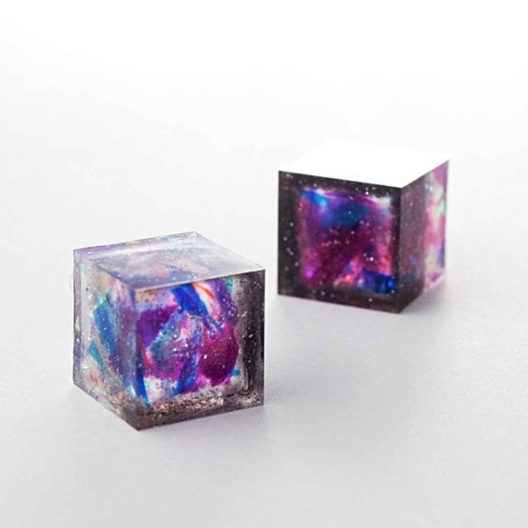 Cube Pierce (multilayer film rain clouds) - 耳环/耳夹 - 其他材质 多色