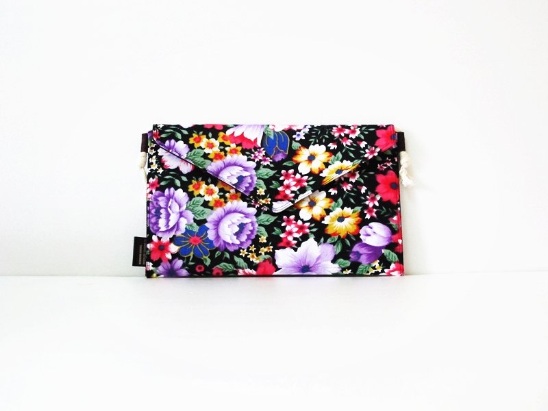 【手拿包/侧背包/信封包/Dream Bag-复古黑底小花花】母亲节首选 - 手拿包 - 其他材质 