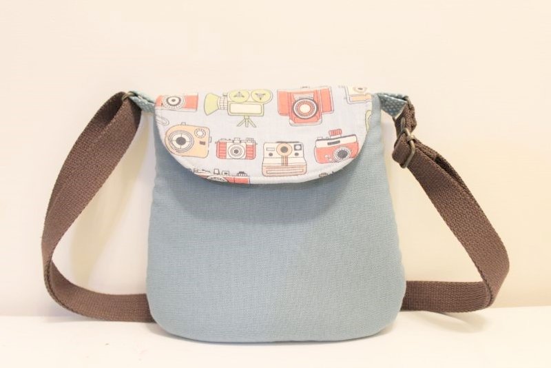 【十木米．Lorenza】水蓝素面 相机袋盖 复古斜背包 - 侧背包/斜挎包 - 其他材质 蓝色