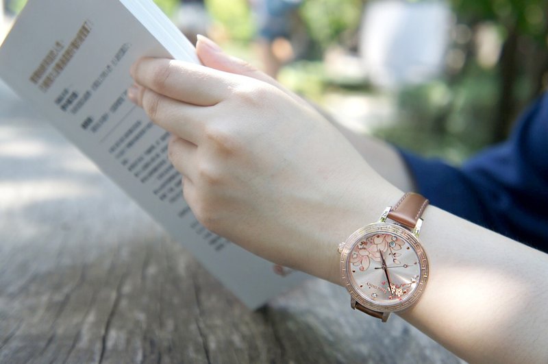 二月花神 ─《安静中的优雅》 - 女表 - 其他金属 卡其色