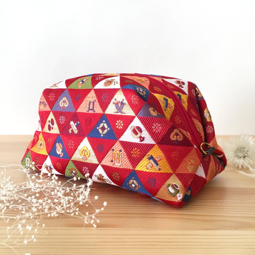 Pouch with Japanese Traditional Pattern, Kimono (Large) - Gold Brocade - 化妆包/杂物包 - 其他材质 红色