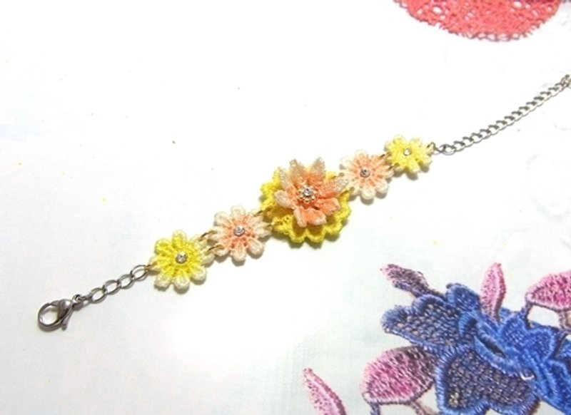 【Alace 水蕾丝】春日阳光 水蕾丝手链 - 手链/手环 - 绣线 橘色