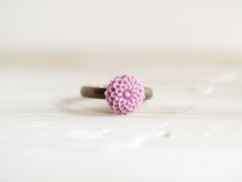 OldNew Lady-古董花系列-迷你千层花戒指【粉紫色】 - 戒指 - 塑料 紫色