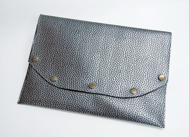 【HAND BAG】特殊压纹手拿包 - 其他 - 真皮 灰色