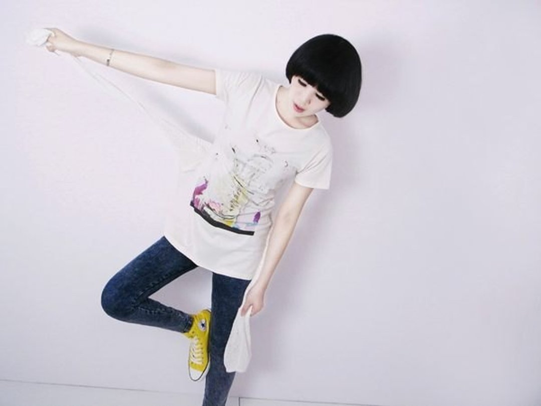 I . A . N Design   Alarmed Woman 圆领 原胚色 纯天然 100% 有机棉T Organic Cotton - 女装 T 恤 - 棉 卡其色
