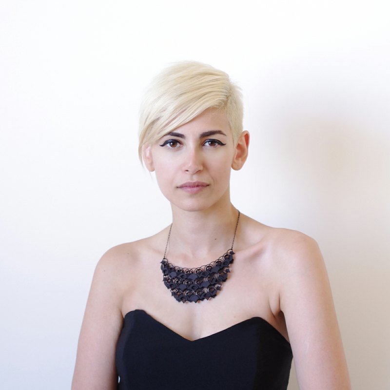 0.4盎司的华丽 // 黑 - 项链 - 塑料 黑色