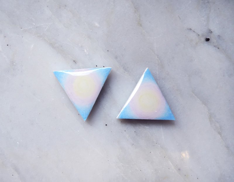 蛋黄天空手工耳环 百搭极简三角形 抗敏耳针 无痛耳夹 - 耳环/耳夹 - 树脂 蓝色