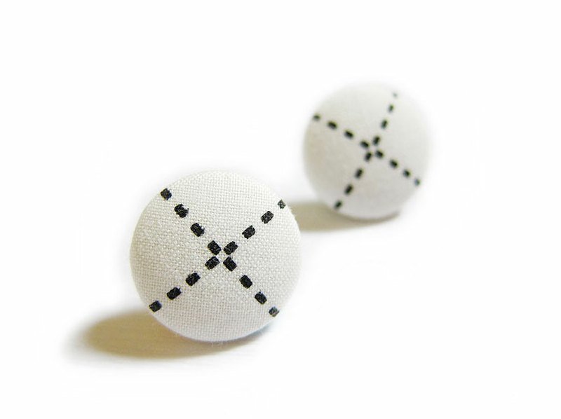 布扣耳环 点点 - 耳环/耳夹 - 其他材质 黑色