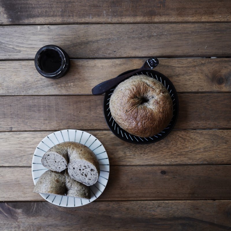 黑芝麻全麦贝果 - 面包/吐司 - 其他材质 橘色