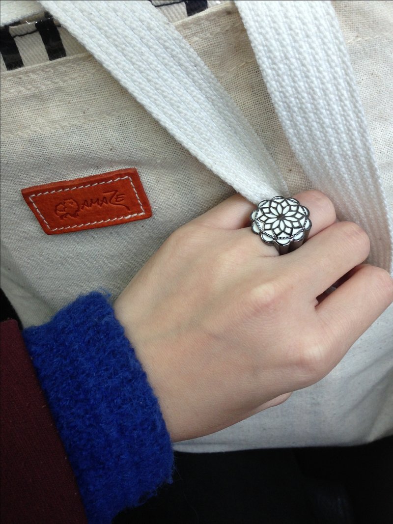 古典花戒指  make a wish --- 黑白系 - 戒指 - 其他金属 灰色