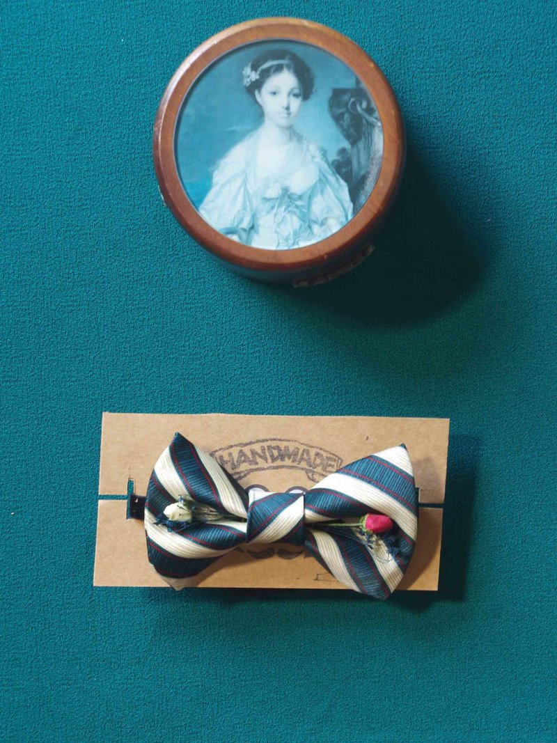 Papa's Bow Tie- 古董布花领带改制红白玫瑰手工领结-monsieur Oliver with rose - 领带/领带夹 - 其他材质 绿色