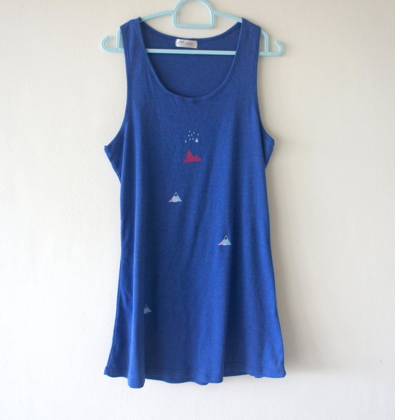 ＊全数售完＊夏天的小牛背心 / 大山小山 / 香蕉、▲、● / 陨石星球 / 蒙面侠和他的朋友猫头鹰 / 一座小山 长版背心 - 女装背心 - 棉．麻 