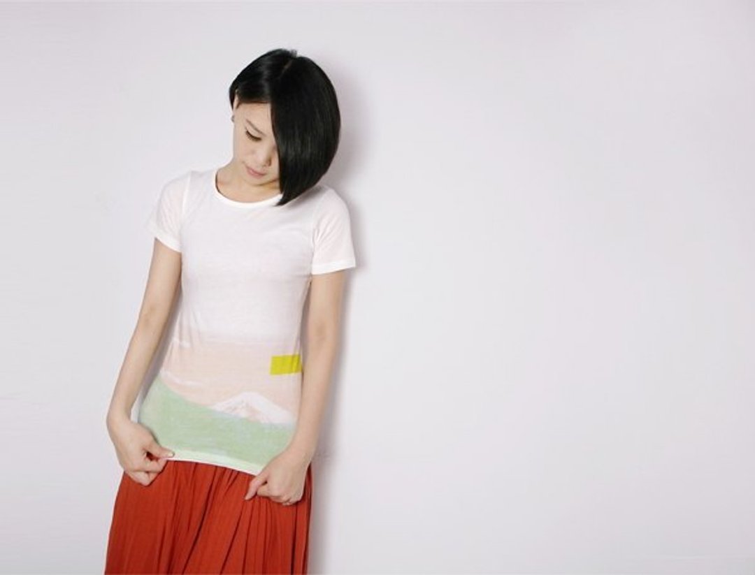 I . A . N Design 富士。空 有机棉 短袖T Organic Cotton - 中性连帽卫衣/T 恤 - 棉 白色