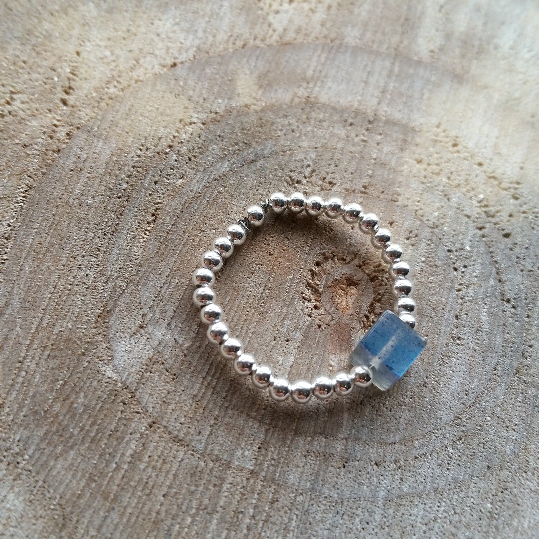 Please provide size when order- 925 silver ring with labradorite方型蓝光拉长石 925纯银小圆珠戒指 - 戒指 - 宝石 蓝色