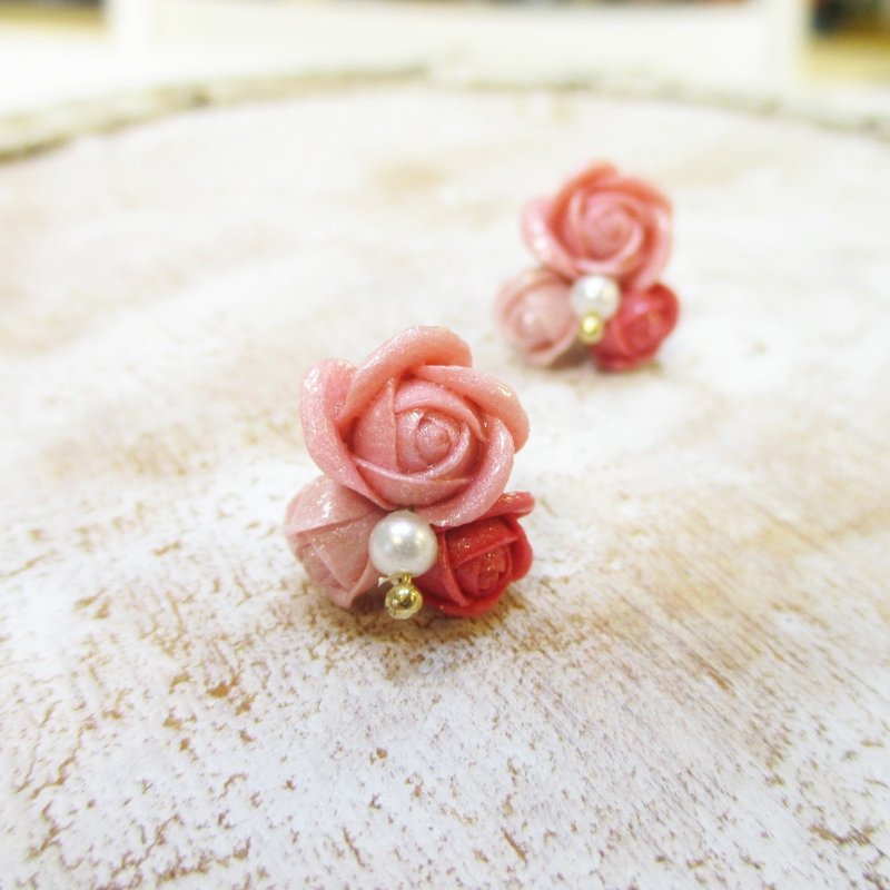 {Lady Park}【代表我爱你】手工玫瑰．不绣钢耳针．{针式 / 夹式} - 耳环/耳夹 - 其他材质 粉红色