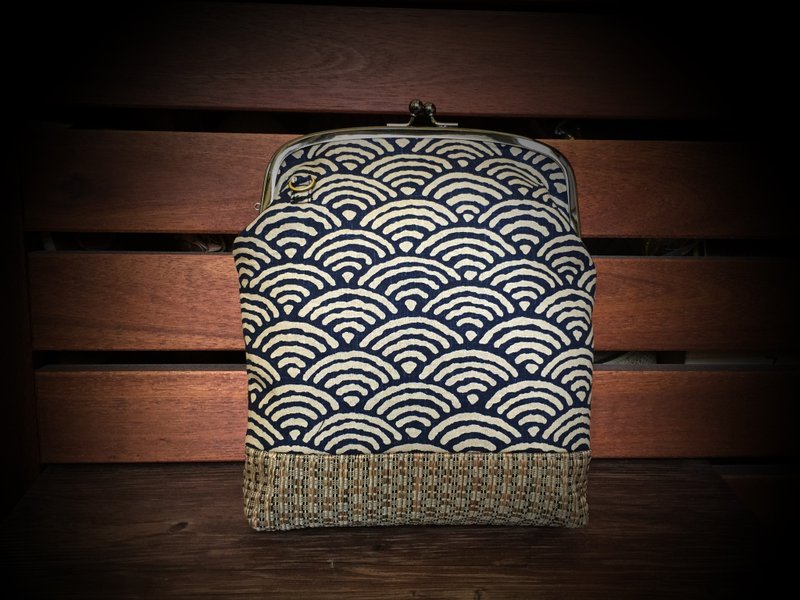 日本青海波口金包【可斜背】 - 侧背包/斜挎包 - 其他材质 蓝色