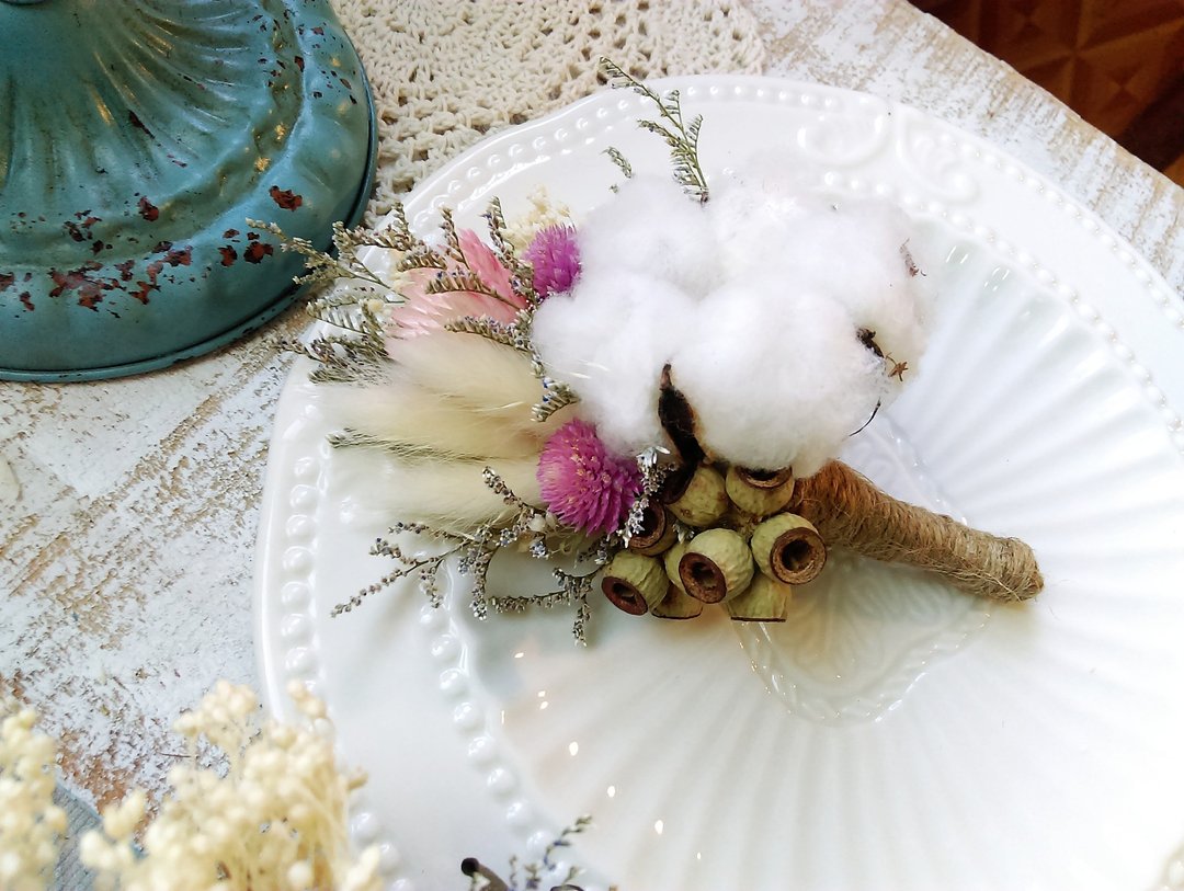 【Sis．莉卡&蕾．美好婚礼系列】定制 新娘饰品 干燥花 新郎胸花 伴郎胸花 婚妙外拍 - 胸针 - 植物．花 多色