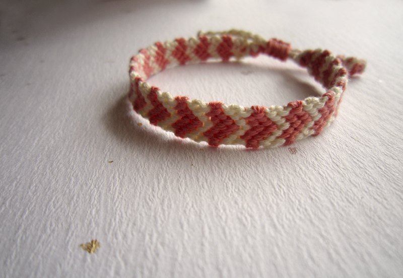 爱你 挂心上 幸运绳编织手环 (可选色) - 手链/手环 - 棉．麻 