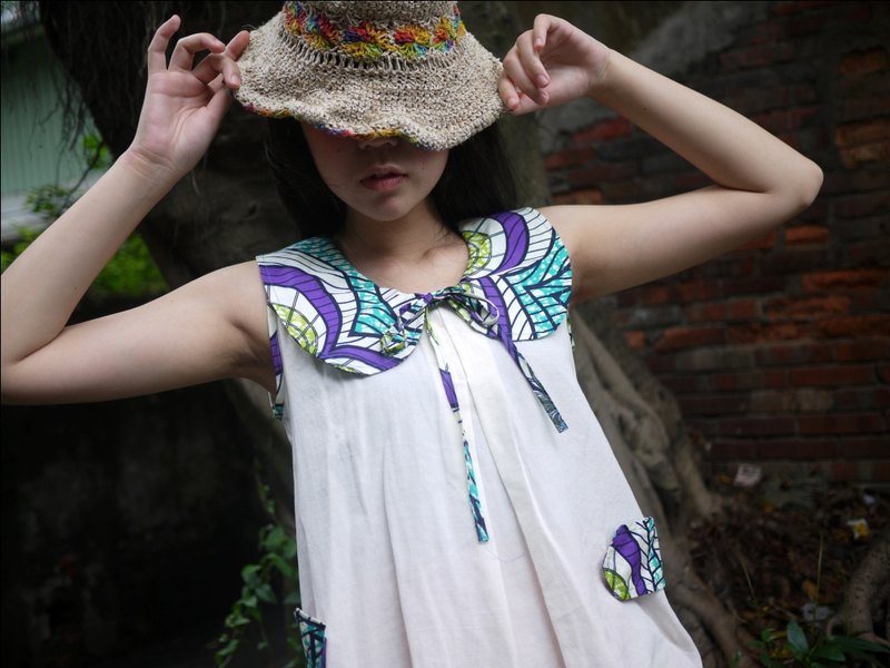 洋嘎YOUNGA非洲花布花瓣领短背心：水波纹领 - 女装背心 - 棉．麻 蓝色