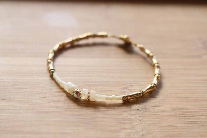 <☞ HAND IN HAND ☜> 黄玉-摇篮曲 手链（0878） - 手链/手环 - 宝石 黄色