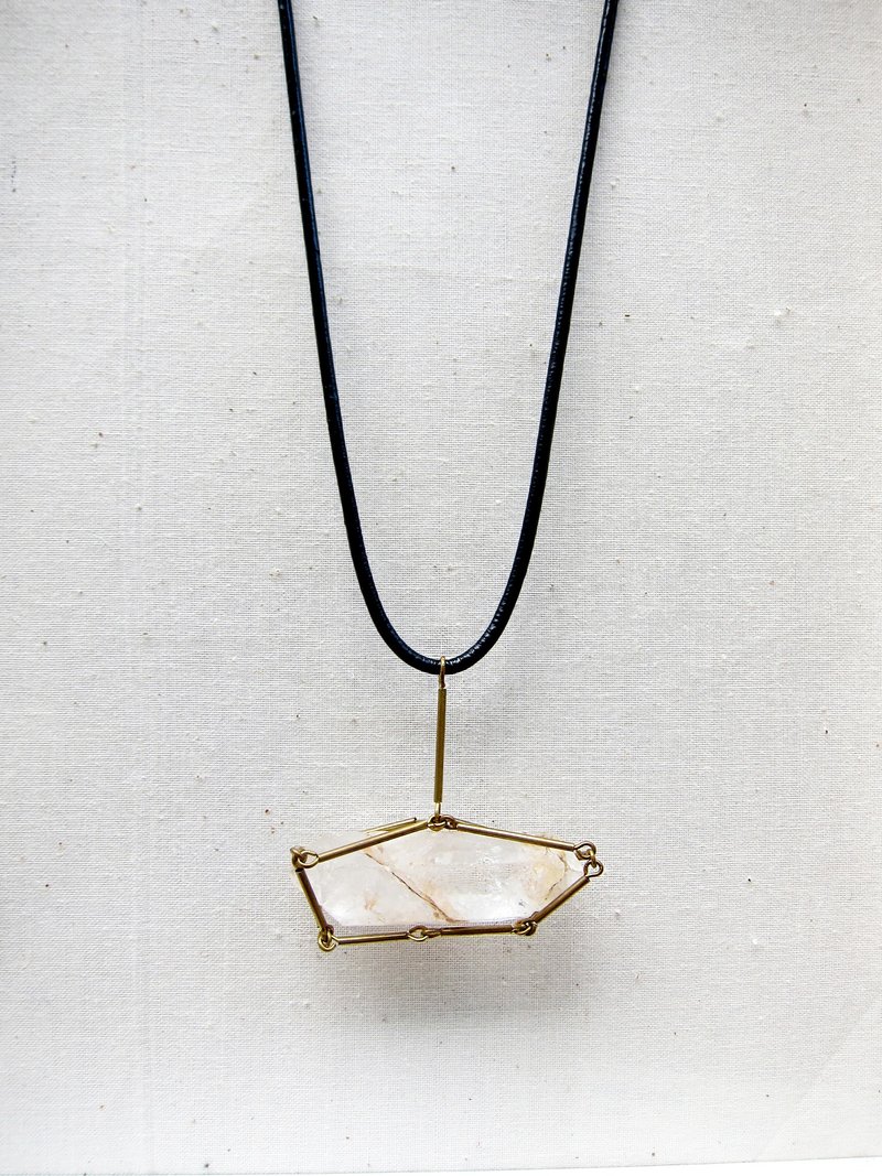 白水晶原矿颈链（黄铜，牛皮绳） - 项链 - 纸 白色