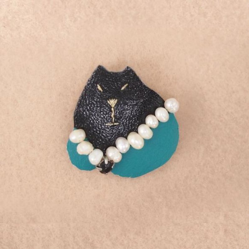 Small brooch cat lady No. 003 [Made to order] - 胸针 - 其他材质 黑色
