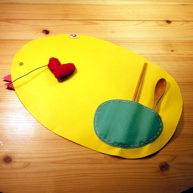 母鸡带小鸡随身餐垫亮眼黄(防水防油,含餐具套功能) - 厨房用具 - 防水材质 黄色