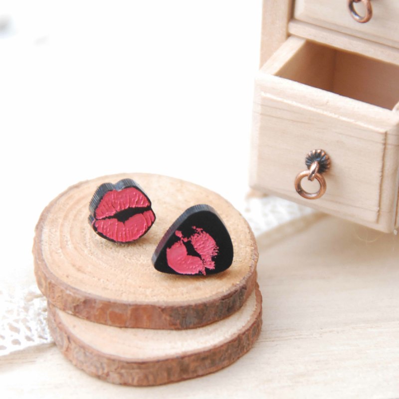 唇印摇滚PICK/抗过敏钢针/可改夹式 - 耳环/耳夹 - 压克力 红色