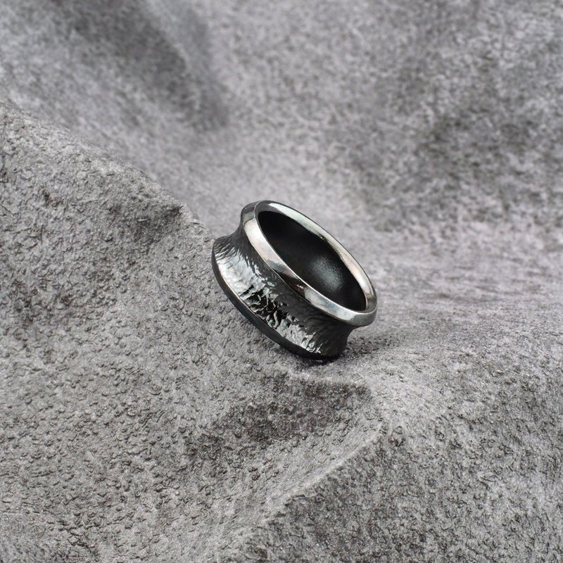 手工925纯银【淬链】不规则锻敲几何男性中性戒指 - 戒指 - 纯银 银色