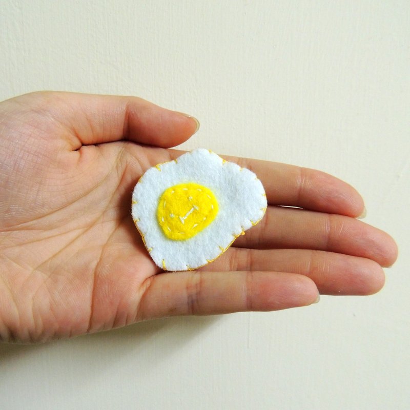 ✦ 一 颗 荷 包 蛋 ✦ 不织布别针。 - 胸针 - 其他材质 黄色