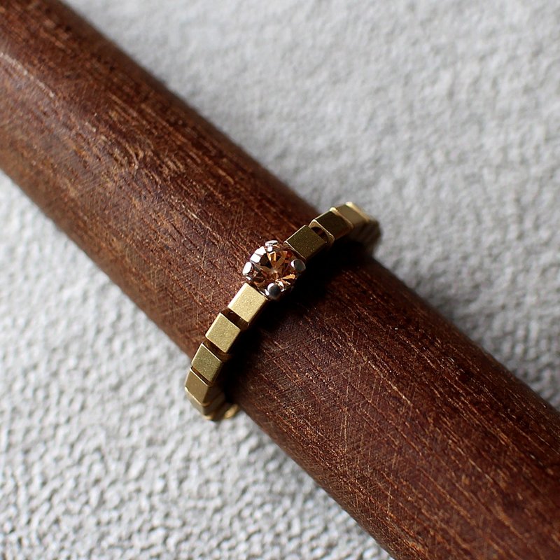 EF简约NO.24 Color Chic咖啡色方形水钻黄铜戒指 - 戒指 - 其他材质 咖啡色