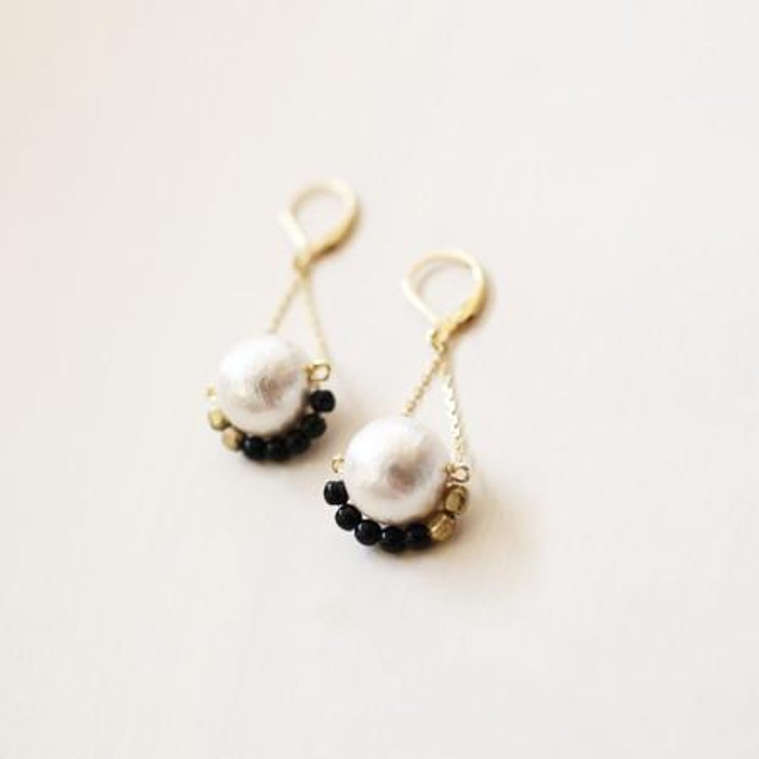 Pearl bead earrings altalena [black] - 耳环/耳夹 - 其他金属 